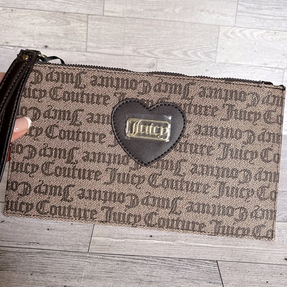 Juicy Couture Logo Print Heart Wristlet – NWT - Picture 6 of 8